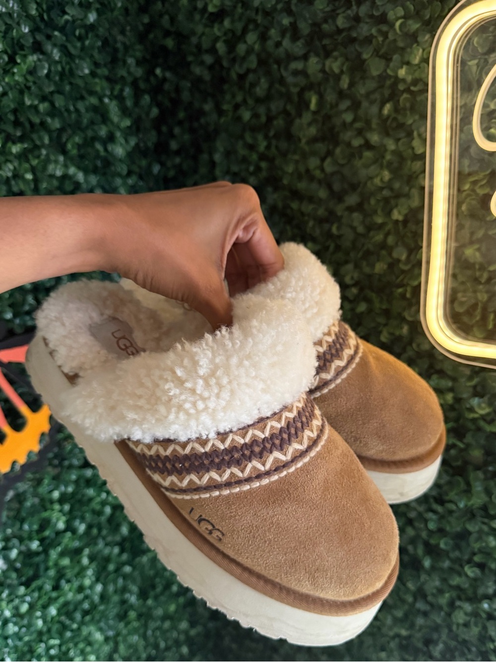 UGG Disquette Chestnut Atherson Slippers